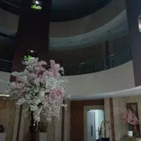 سرایداری مقیم تمام وقت ساعت تماس تا ۲۱ پاسخگو هست