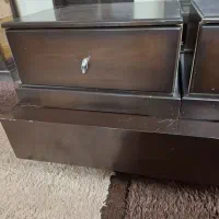 میز وسط مبل و کشوی لباس