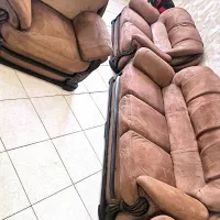 مبل 7 نفره تمیز با 8 تا گل میز و3 تزئیناتی 20ملیون