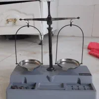 ترازو کوچک قدیمی