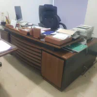 میز مدیریت و کنفرانس