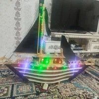 کشتی چوبی کار دست زیبا و نورپردازی در چندین مورد