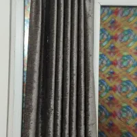 پرده اتاق خواب جنس مخمل رنگ طوسی