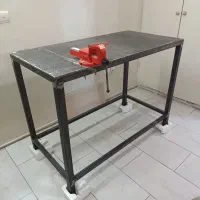 میز کار آهنی
