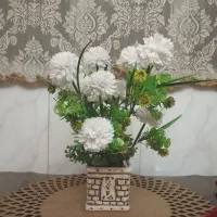 گل و گلدان