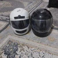 دو عدد کلاه ایمنی بفروش میرسد
