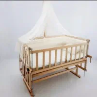 تخت کنار مادر