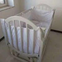 تخت کنار مادر