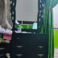 تخت و دراور و آینه