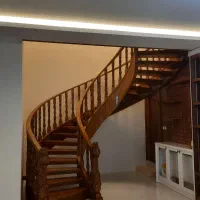 نرده چوبی.پله چوبی.پله دوبلکس.پله گرد چوبی.