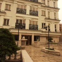 ۱۲۰ متر نوساز خیابان‌ ایران