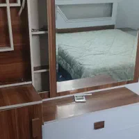 تخت دونفره کاملا سالم همراه میزارایشی