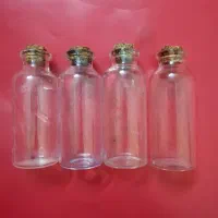 ۴ عدد بطری کوچک شیشه‌ای