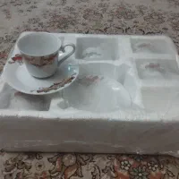 فنجان و نعلبکی همراه با قنداق