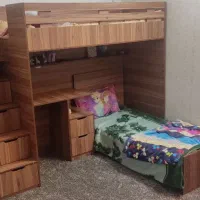 تخت دو طبقه همراه با میز تحریر دوکشو