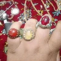 چاقو وانگستر وگردن بند