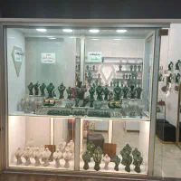 به یک فروشنده خانم