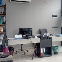 منشی و فروشنده