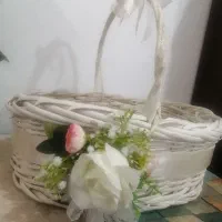 سبد حصیری تزیین شده