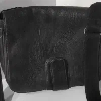 تعدادی کیف به فروش می رسد.
