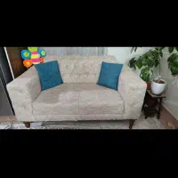 ست مبل کلاسیک لمسه‌دوزی ۵ نفره + ۳ میز  بسیار تمیز
