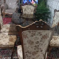 میز غذاخوری ۶ نفره بسیار محکم وتمیز وسالم.