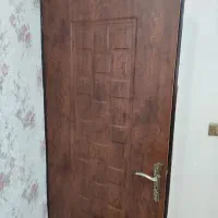 درب چوبی قهوه‌ای