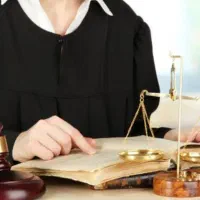 وکیل پایه یک دادگستری و مشاور حقوقی