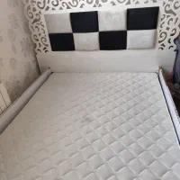 تخت دونفره بزرگ همراه تشک طبی فنری