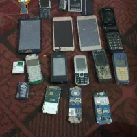تعدادی گوشی خاموش