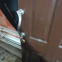 دوتا درب چوبی سالم با دوتا درآکاردبونی سالم
