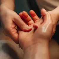 خدمات ماساژ ویژه بانوان در محیطی آرام و بهداشتی