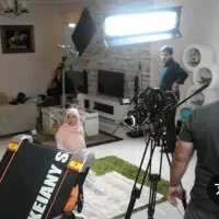 مجری صحنه گوینده به سه زبان انگلیسی فرانسه و عربی