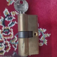 قفل و مغزی با کلید