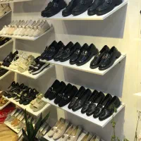 فروش و واگذاری کیف وکفش زنانه ومردانه و دکور