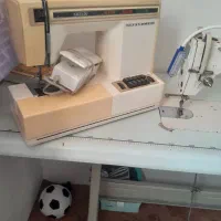 یک دستگاه چرخ خیاطی ژانومه