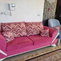 مبل راحتی و میز عسلی کاملا سالم