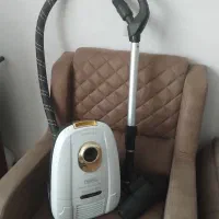 جاروبرقی ورونیکا.