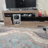 یک میز تلویزیون و یک گنجه در حد نو ارزان ارزان