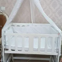 تخت گهواره کنار مادر