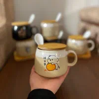 ماگ فانتزی درب دار به همراه قاشق سرامیکی