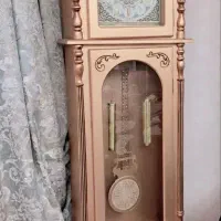 ساعت کنار سالنی