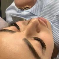 کاشت و اکستنشن مژه والیوم و خط چشمی و اسپایکی