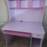 میز کامپیوتر و کتابخانه