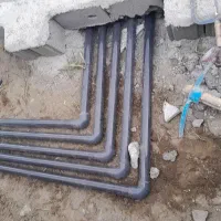 یک نفرجهت لوله کشی ساختمان