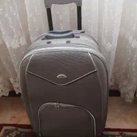 چمدان درحدنوچرخ داردسته دار