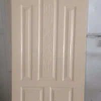 در کمد چوبی سالم یک جفت