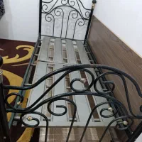 تخت تک نفره فلزی فرفورژه.
