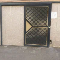زیرزمین انباری ۱۰۰ متر مجهز به بالابر بزرگ