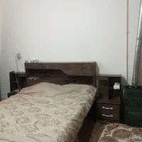 تخت خواب و پاتختی